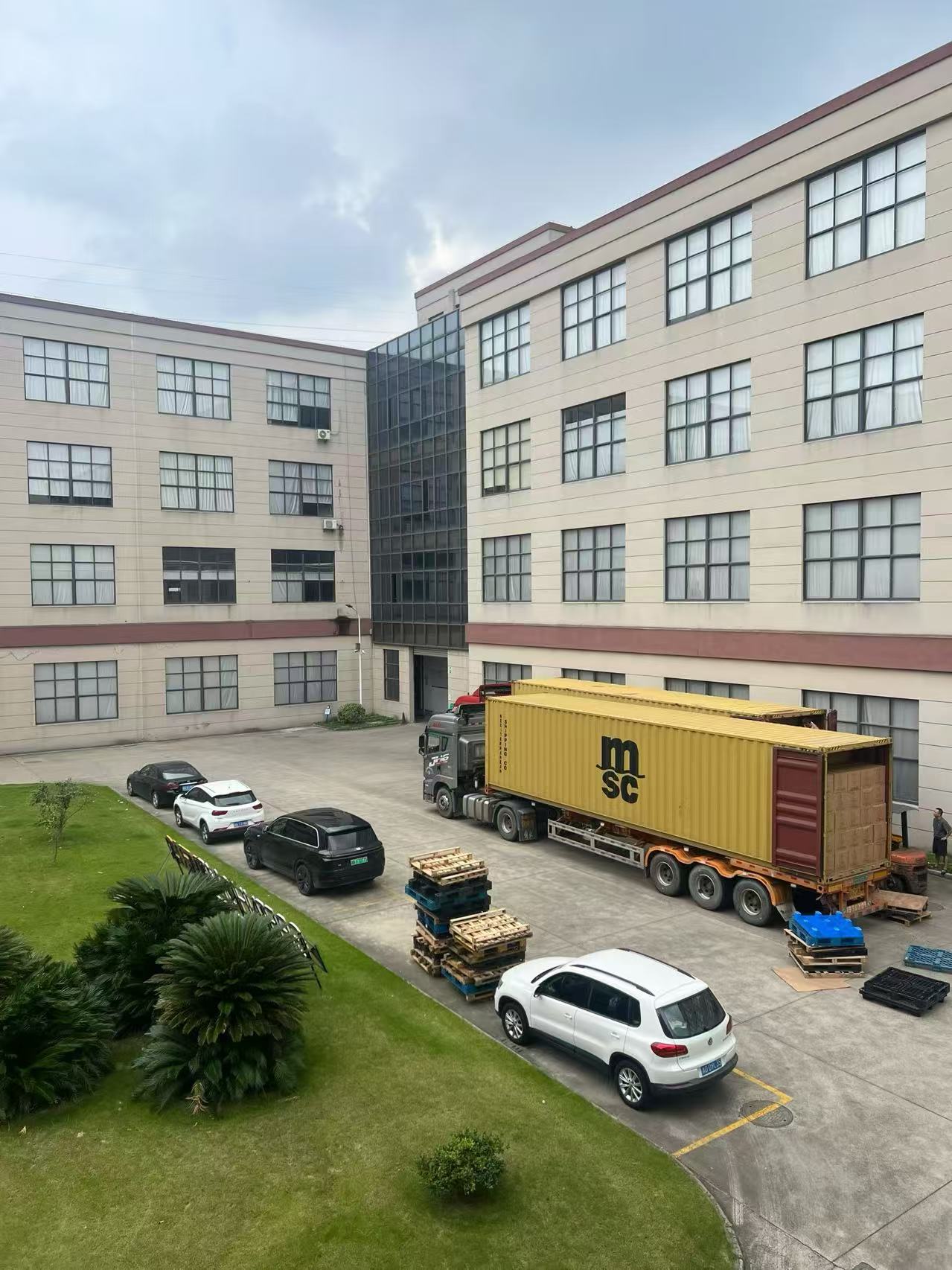 日常出货/批量吸尘器成品顺利发往海外市场